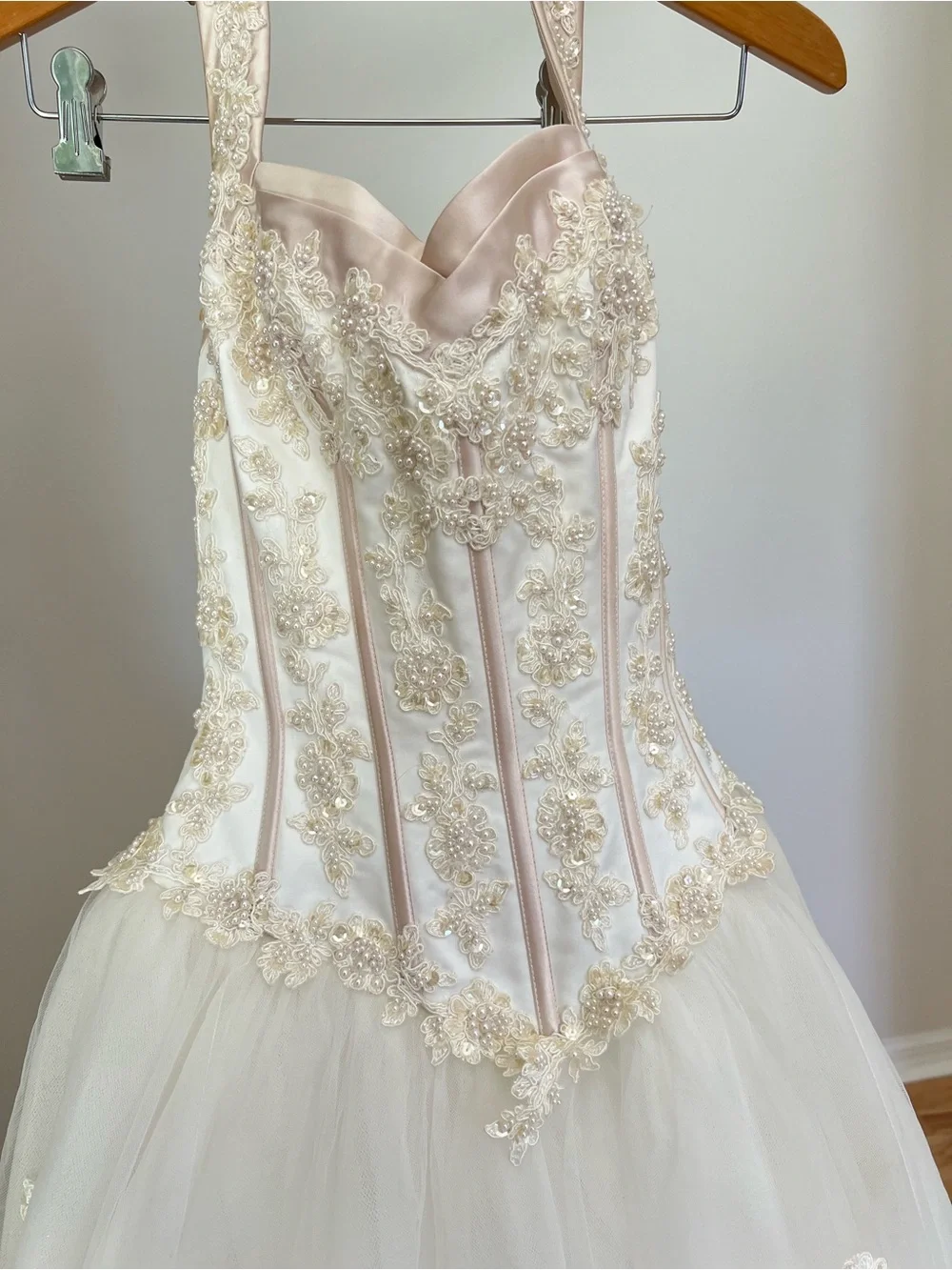 Vintage David's Bridal Michelangelo 2295E Size 8 Ivory Gown w/ Veil